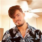 Profesional de la enseñanza del idioma inglés, responsable de planificar, impartir y evaluar clases adaptadas al nivel y necesidad